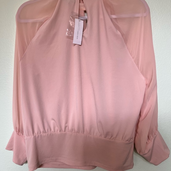 Beautiful blouse new with tag - Picture 3 of 8